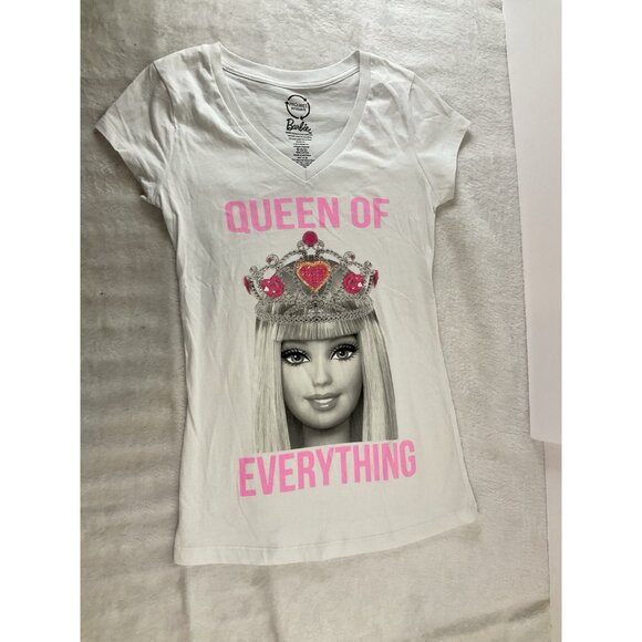 Barbie Queen Of Everything Junior‎ Vneck White Tshirt Small Graphic Print NWOT - Picture 3 of 7